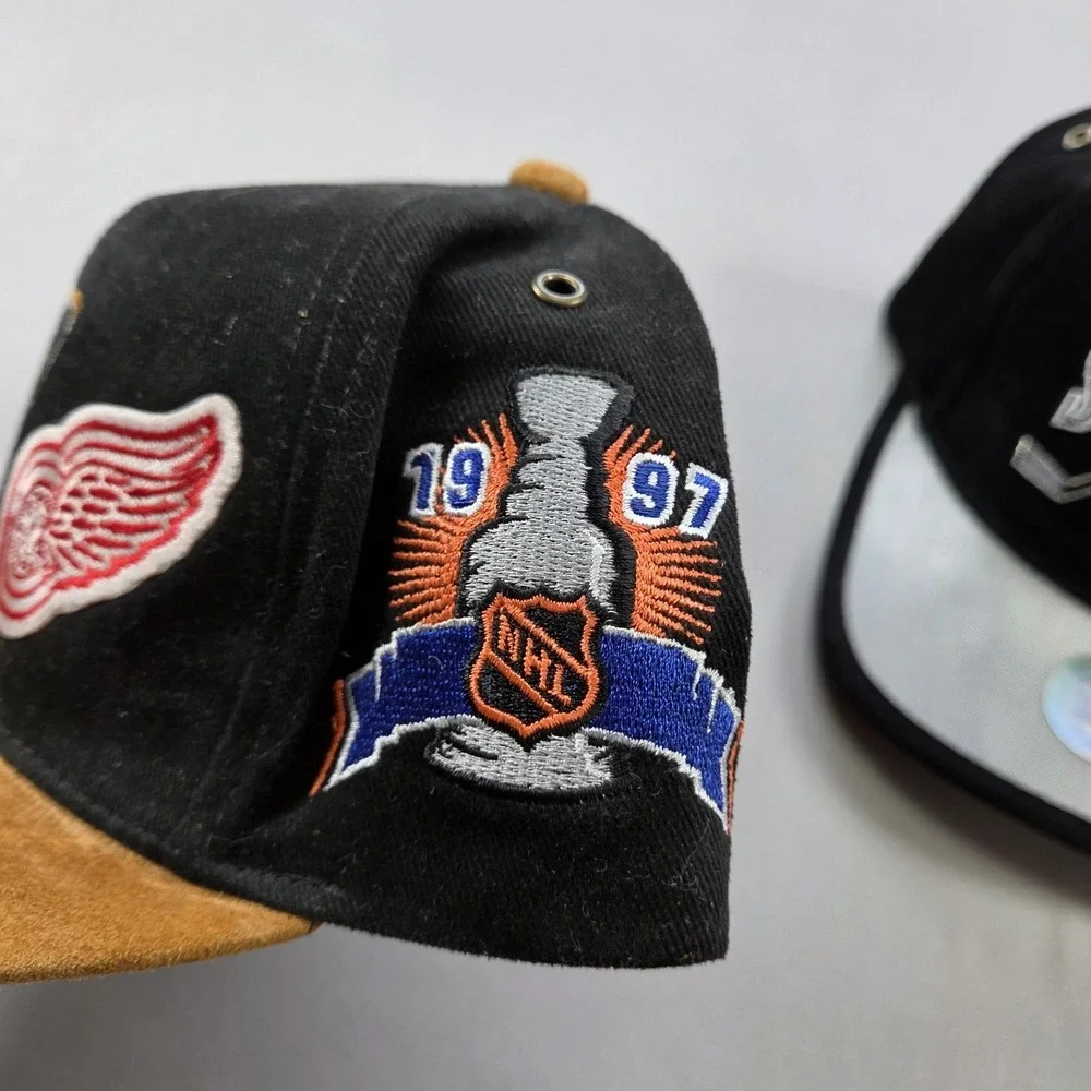 Starter Detroit Red Wings Stanley Cup Champions 1997 & 1998 commemorative Hats